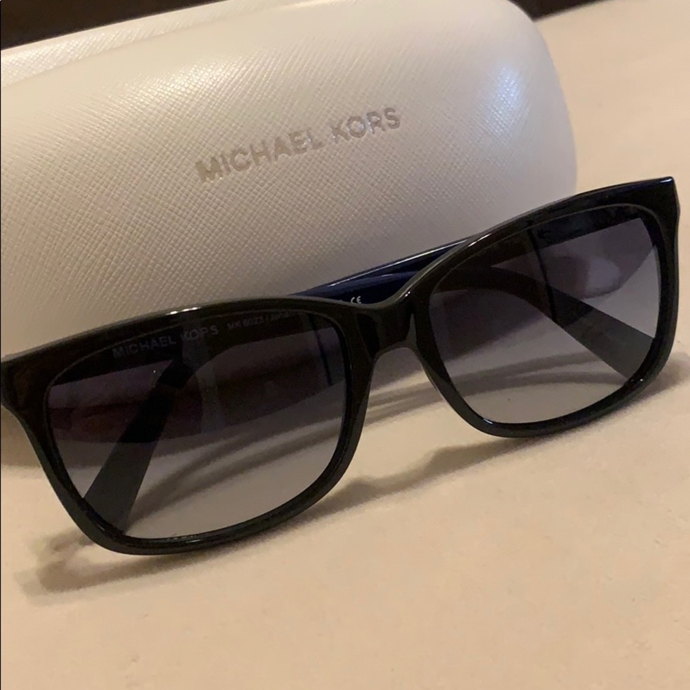 MICHAEL KORS “JOHANNESBURG” SUNGLASSES